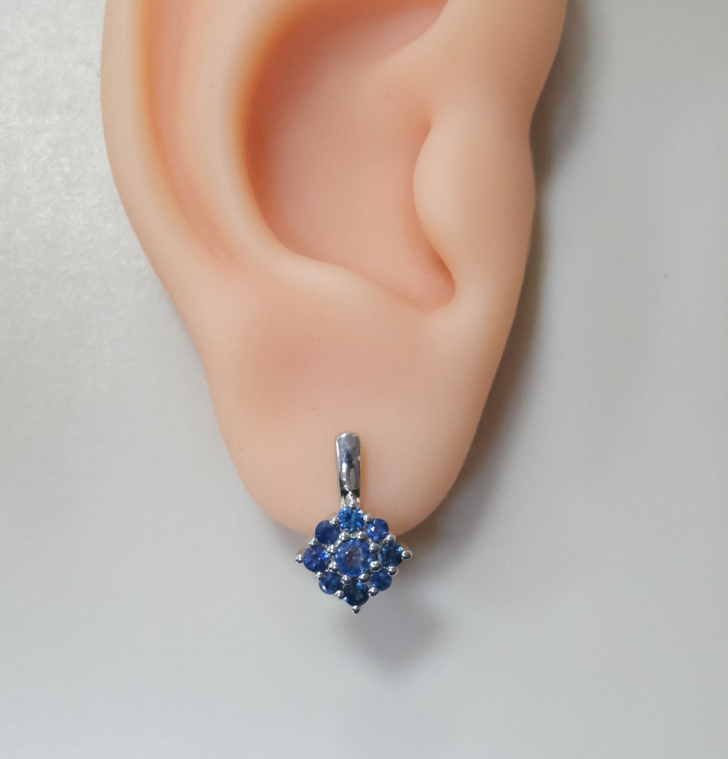 Серебряные серьги с сапфирами